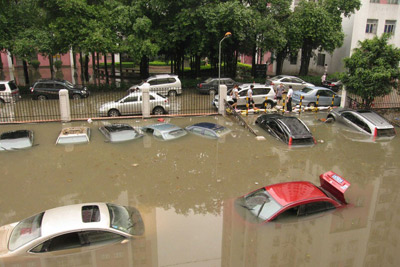 南方又降暴雨 多地被淹