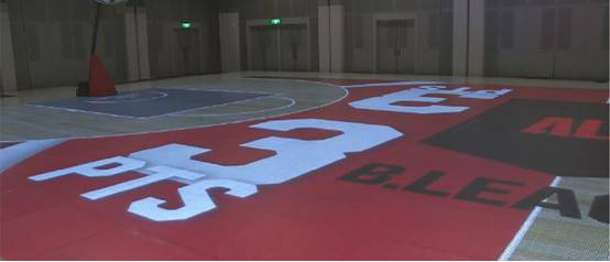 日本真会玩 LED显示屏打造的篮球场还带特效