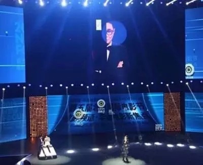 LED显示屏突然部分黑屏 大鹏自己没了半边脑袋