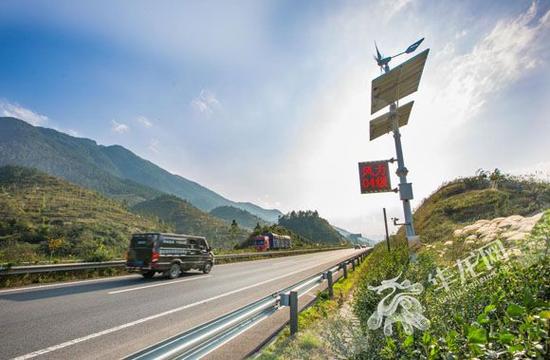 Led显示屏现身高速 警醒老司机注意横风