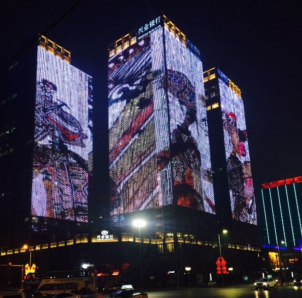 高新区高楼变幻巨幅LED屏 午夜影响居民休息